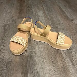 Rothy’s lightweight wedge sandal, beach sand woven, size 8.5